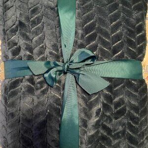 New Hunter Green Throw Blanket